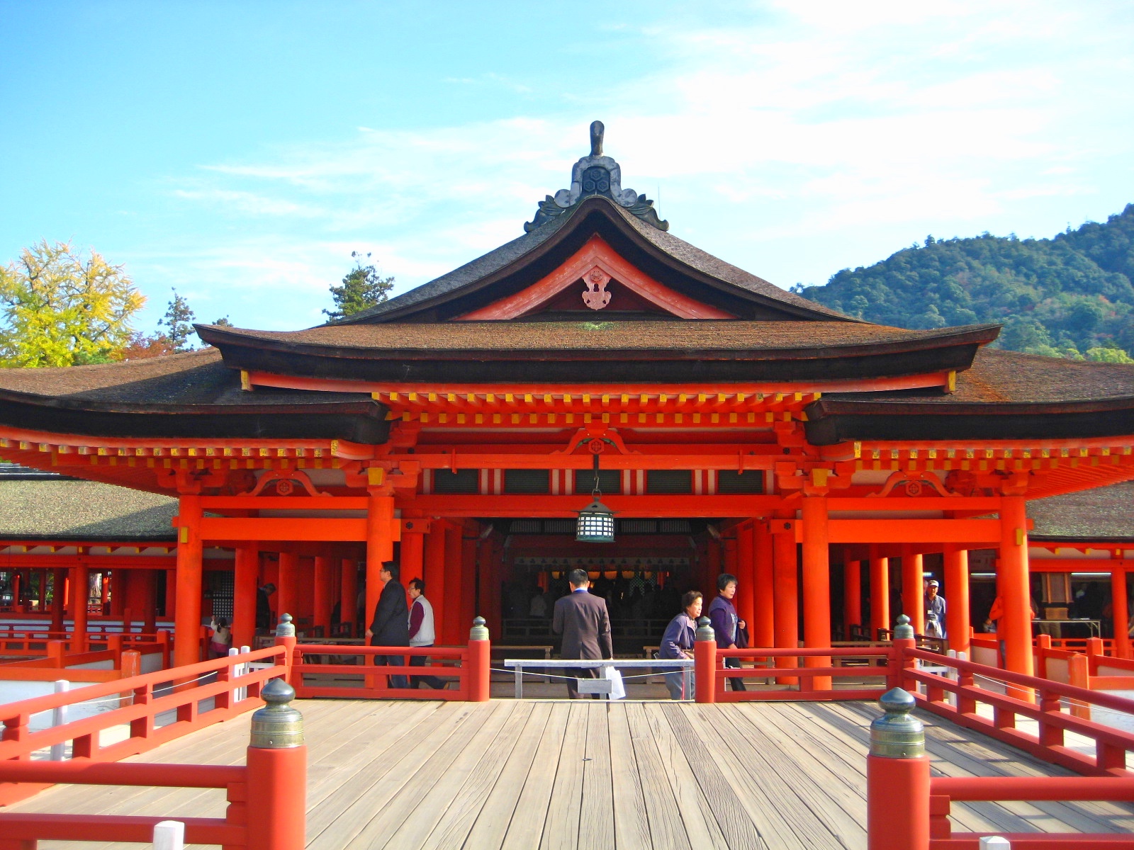 Itsukushima Shrine That Is Gathering Lucky Number! | The Association