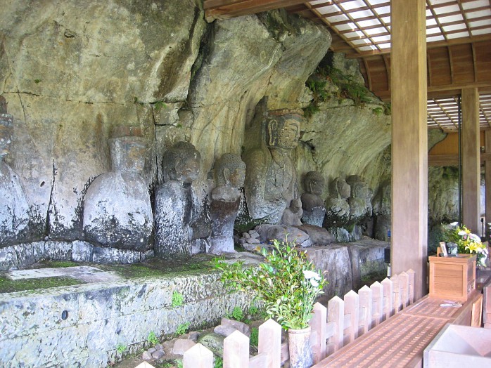 01 Usuki Stone Buddhas