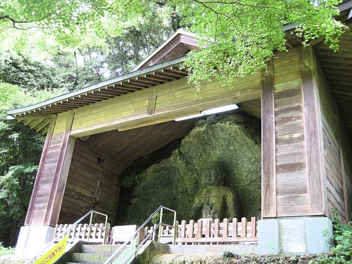 05 Usuki Stone Buddhas