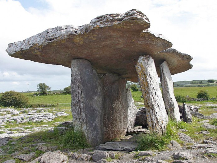 09 The dolmen in Paulnabrone of Ireland