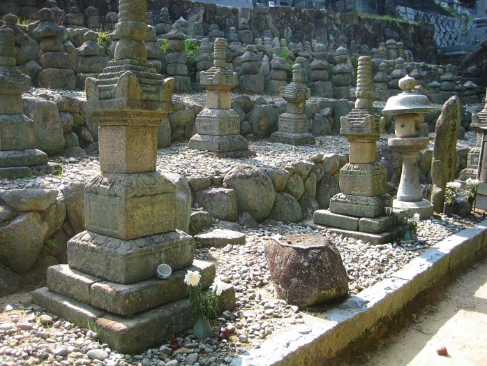 07 Konrenji Temple_Graves of Innoshima Murakami family