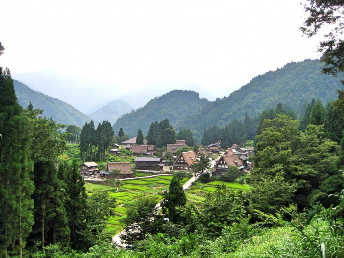 01 The settlement of Gokayama gassho-zukuri