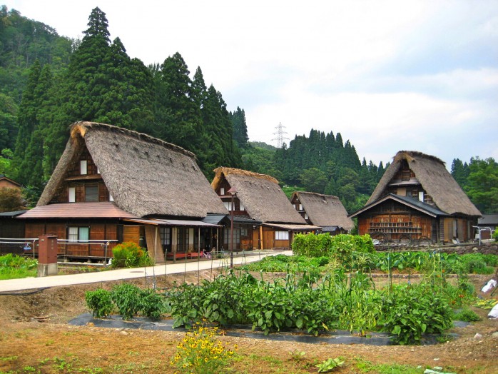 02 The settlement of Gokayama gassho-zukuri