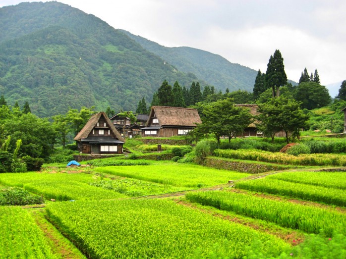 04 The settlement of Gokayama gassho-zukuri