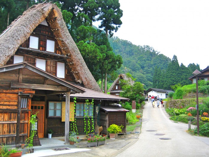 05 The settlement of Gokayama gassho-zukuri